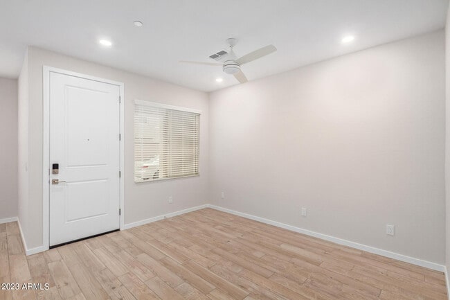 Photo - 729 E Zesta Ln