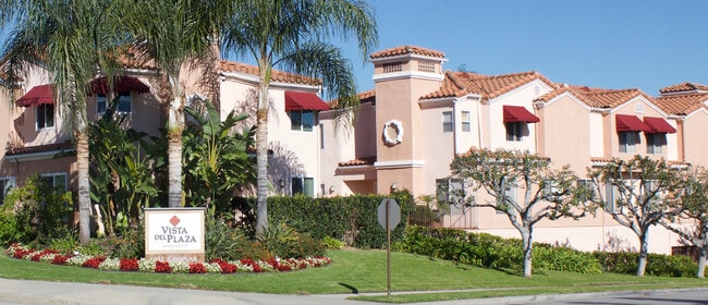 Vista Del Plaza Apartments - Vista Del Plaza Apartments