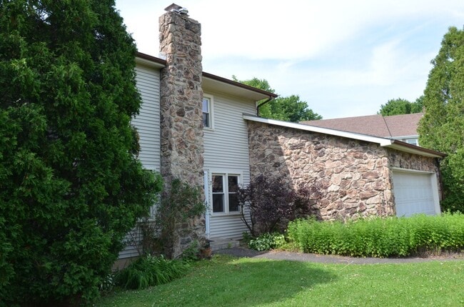 Photo - 7 Rivendell Dr