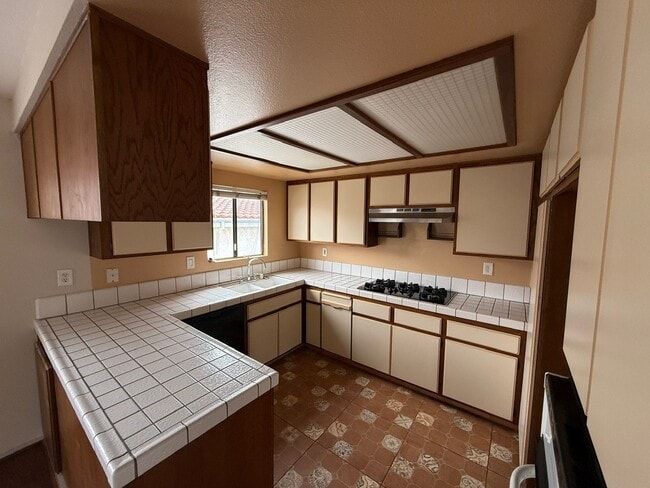 Building Photo - 1023 W 20th St Unit 3