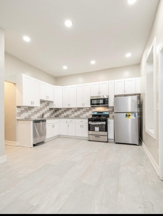 Spacious 4BR Duplex | Modern Upgrades | St... - Spacious 4BR Duplex | Modern Upgrades | St... Condo Unit 1