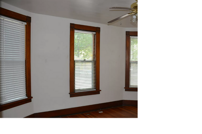 Photo - 300 W 14th St