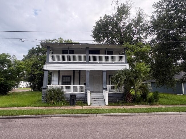 Photo - 1129 Grothe St