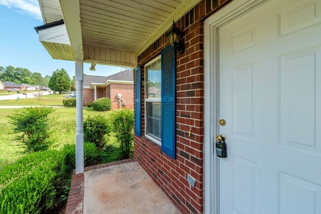 Photo - $1,395 - 3 bed/2 bath house for rent, fully renovated!