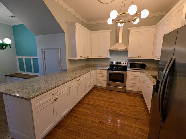 Photo - 305 E Henry St