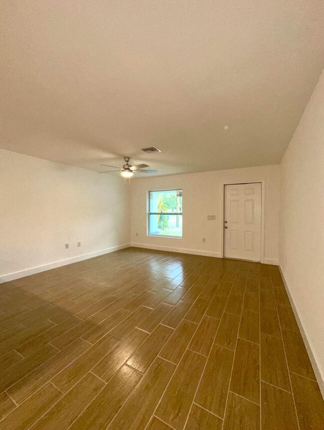 Photo - 2110 Palm Ave