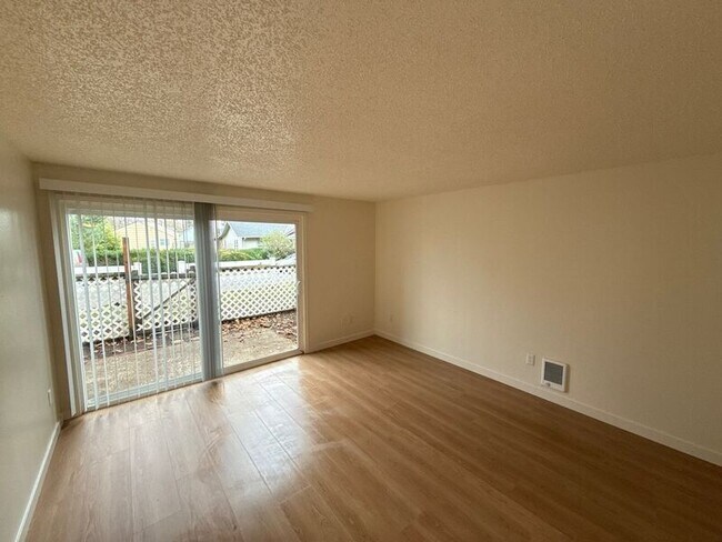 Photo - 485 Senate St NW