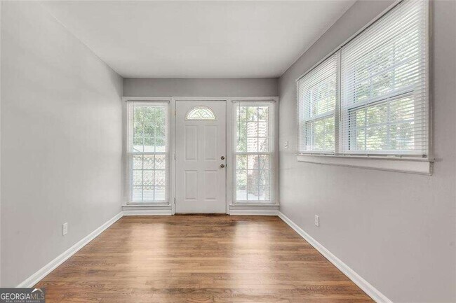 Photo - 799 Marstevan Dr NE