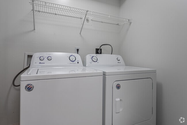 1BR, 1BA - 838SF - Edgewood Park Apartments