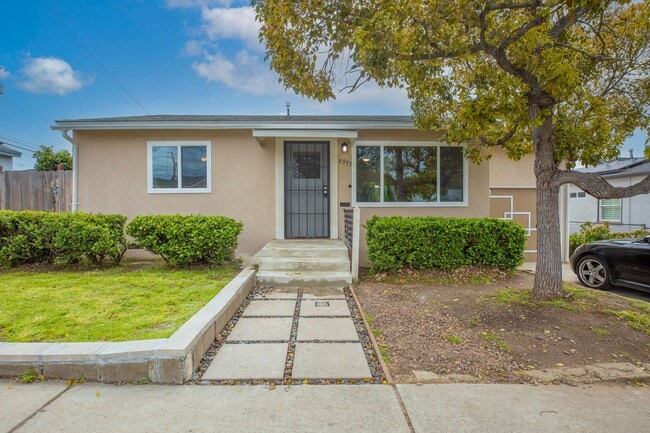 Building Photo - Stylish La Mesa 2-Bed with Huge Private Ya... Rental