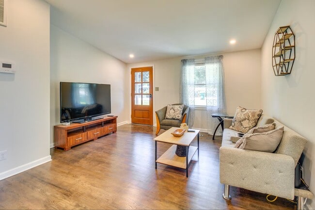 Photo - 3218 Highland Dr SE