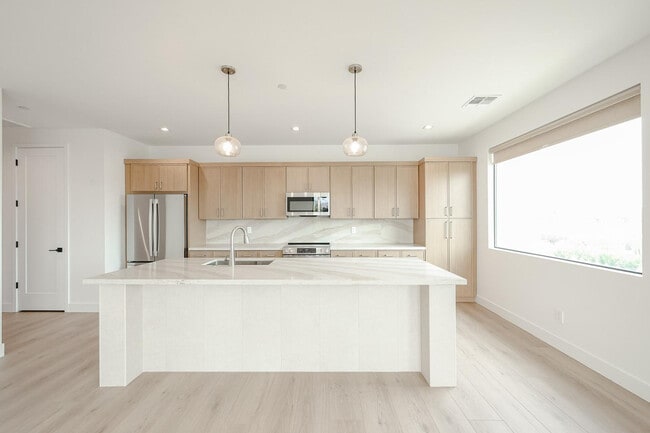 Building Photo - 15006 N Ivory Dr Unit 201