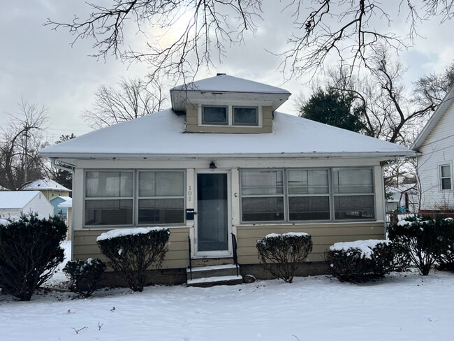 Building Photo - 101 W Palmer Ave