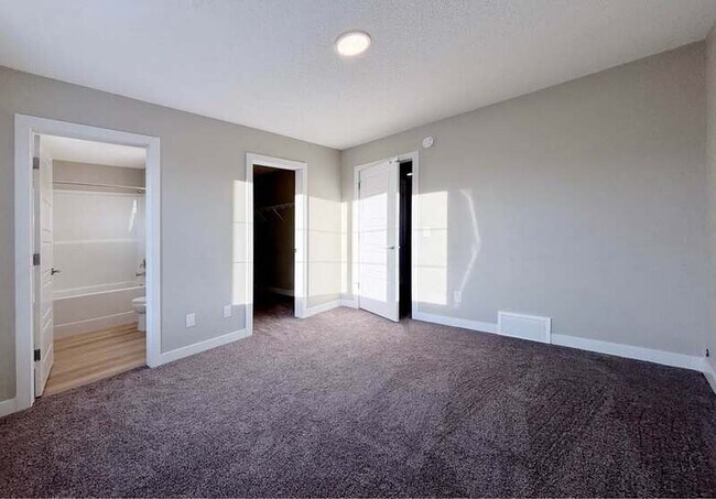 Photo - 20724-20742 42 Avenue NW