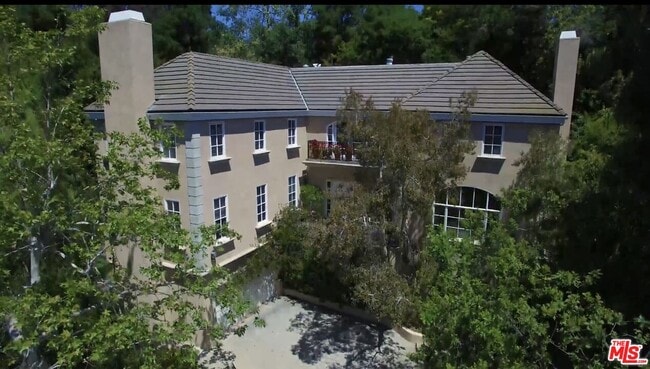 Photo - 898 N Bundy Dr House