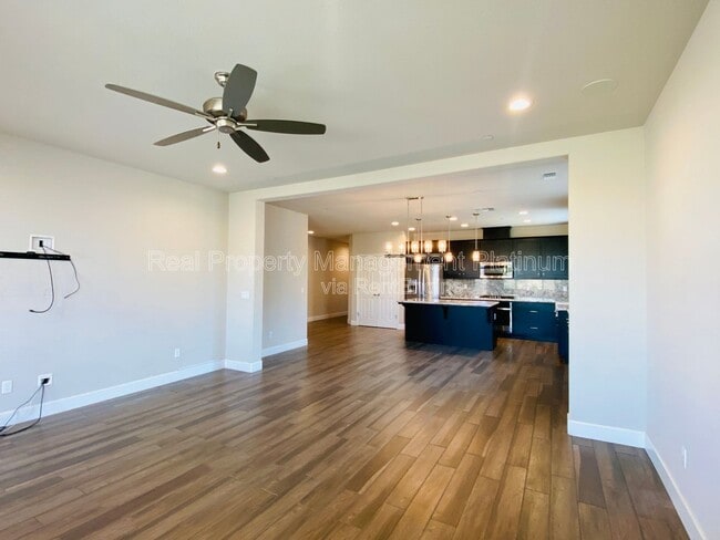 Photo - 1046 Lindsay Ln