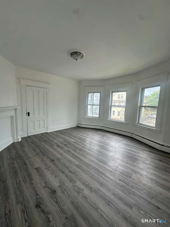 Photo - 690 William St Unit 2