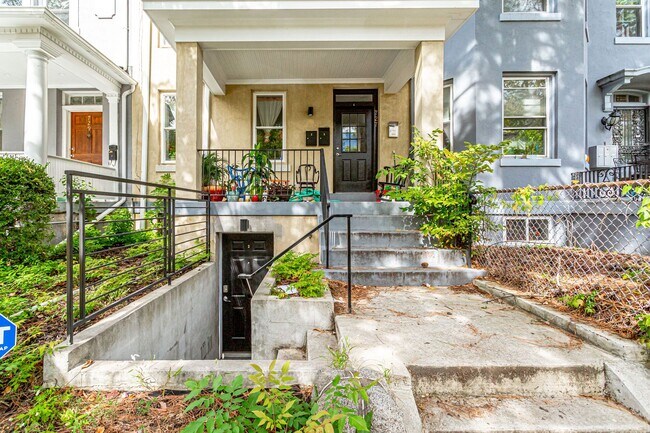 Photo - 727 Quebec Pl NW Unit B