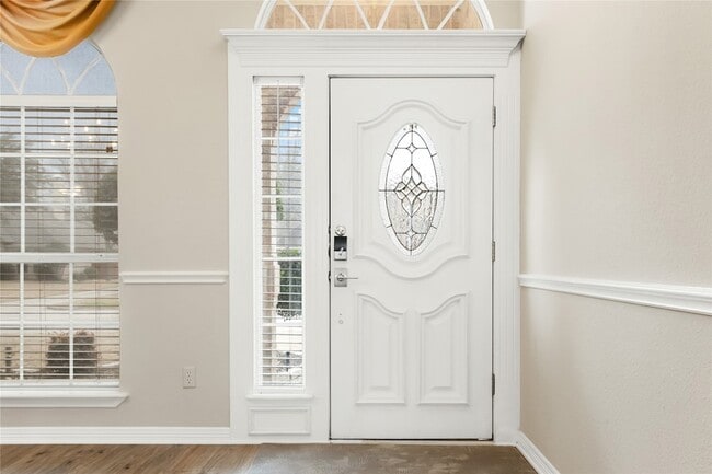 Photo - 118 W Greenbriar Ln