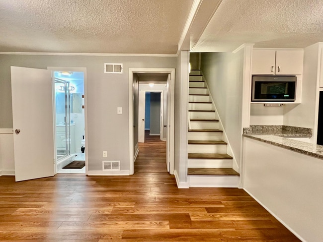 Photo - 5615 Southampton Rd