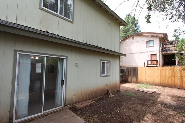 2115 N West St Unit (156)  2115 N. West St. #B
