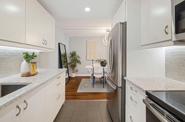50-56-56 Broadlawn Park Unit 221