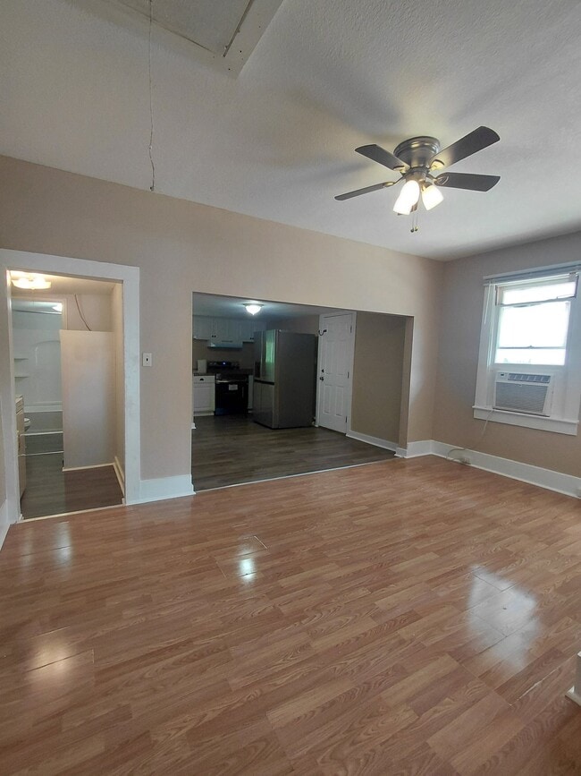 Photo - 805 Hunter St