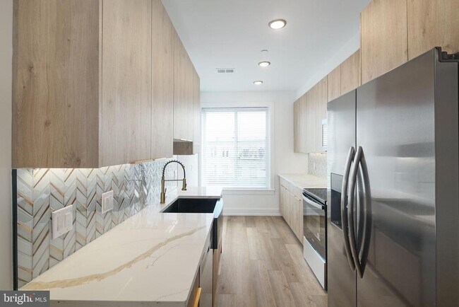 Photo - 2000 N Front St Unit 15