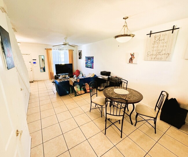 Photo - 721 NW 42nd Ave
