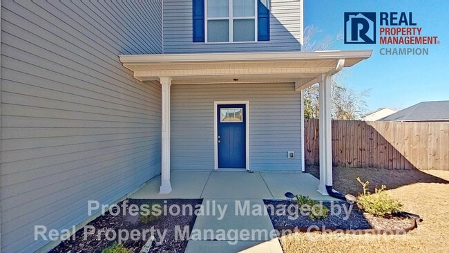 Photo - Spacious Home with Fenced Back Yard Convenient to Camp Lejeune