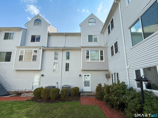 Building Photo - 94 Liberty St Unit 12