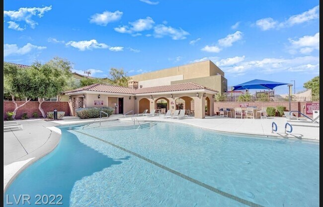 Community pool, jacuzzi and BBQ - 8486 Classique Ave Townhome