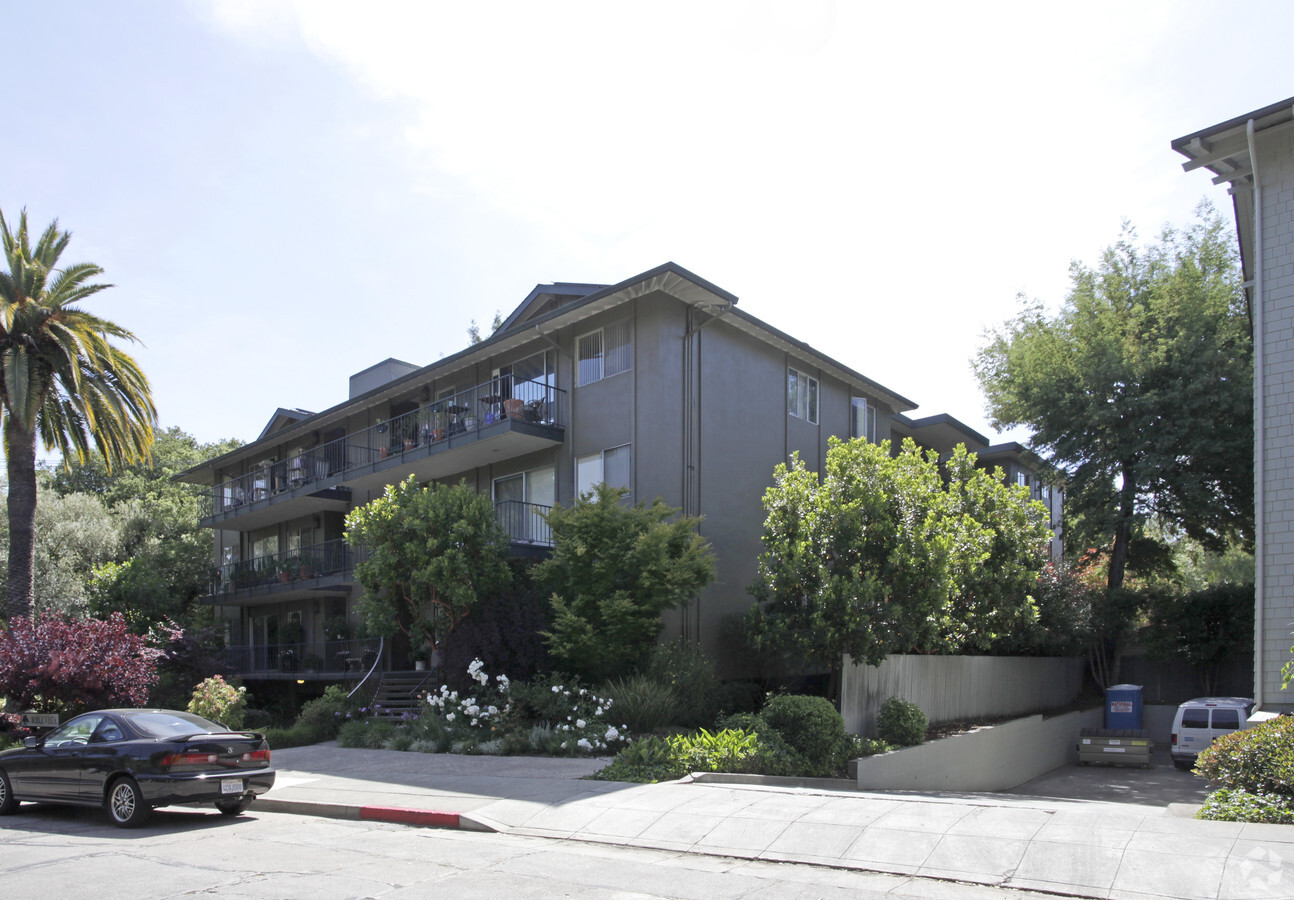 Photo - Roble Vista Apartments