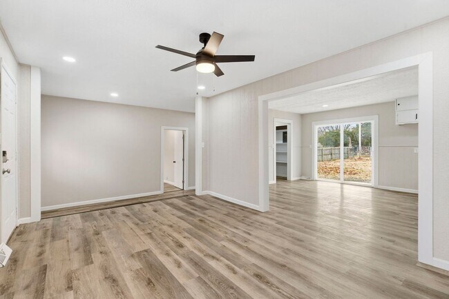 Photo - 4 Bedroom home 2 bath Available NOW!