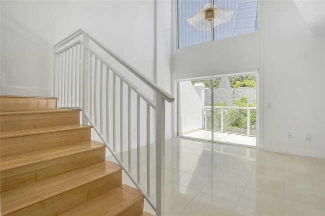 Building Photo - 1528 Brickell Ave Unit 211