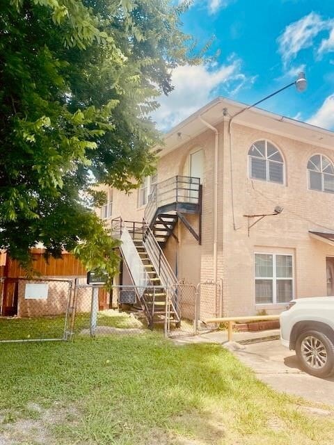 Building Photo - 1602 Henninger St Unit 1/2