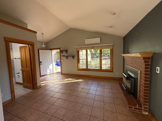 Photo - 514 NW Delaware Ave