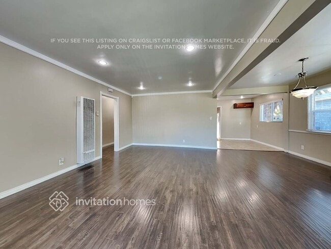 Photo - 726 E 99th St