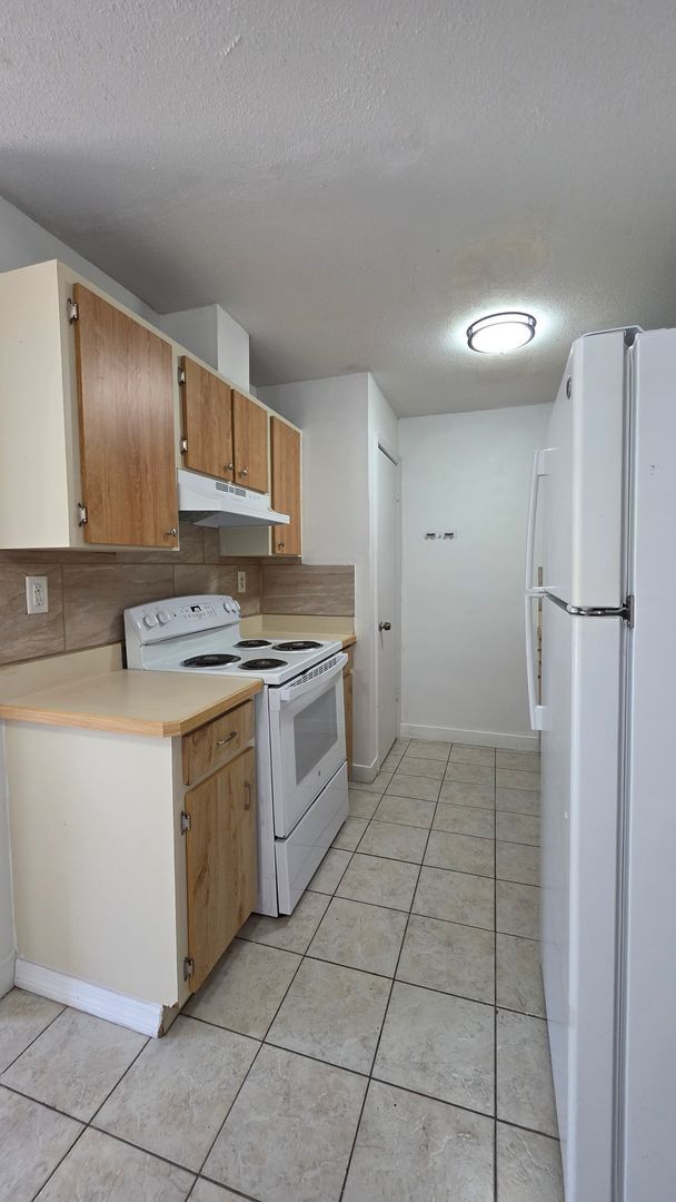 Photo - ** 1 Bedroom 1 Bath ** LIMITED TIME SPECIAL ** Unit 1828-33