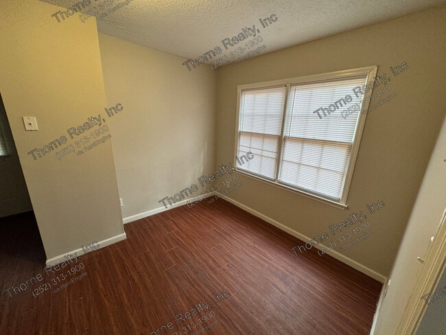 2255 Sherwood Ave