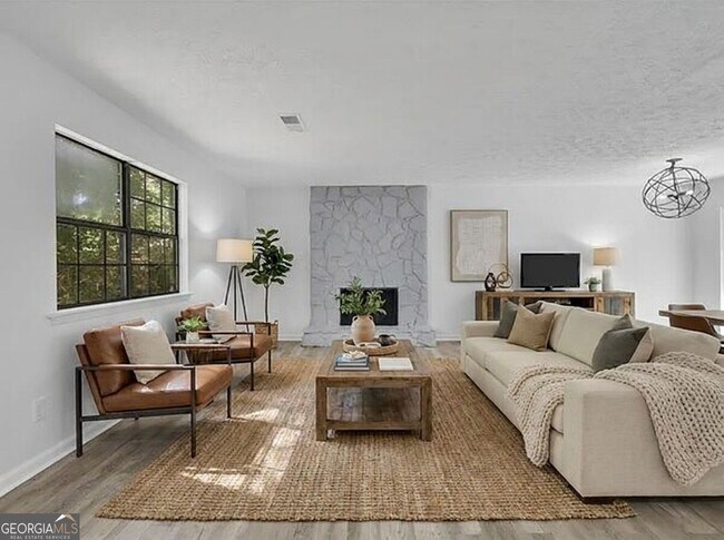 1909 Suwanee Valley Rd NW