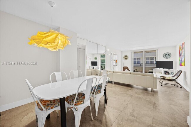 Photo - 5555 Collins Ave Unidad 4B