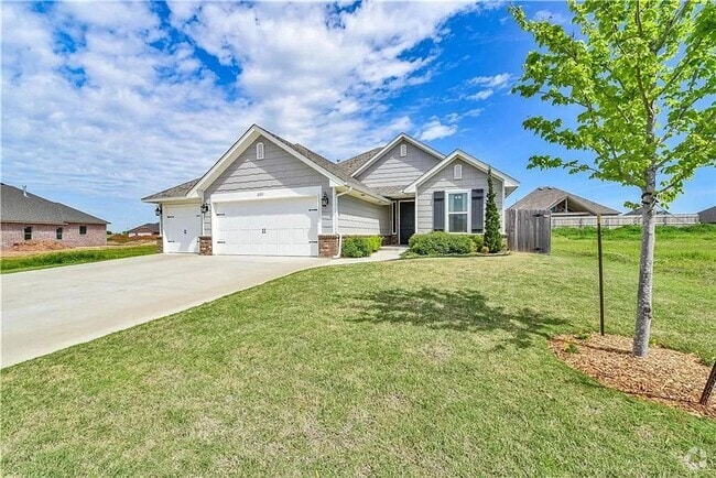 Building Photo - Stunning 4 Bed, 3 (Full) Bath in Norman Rental