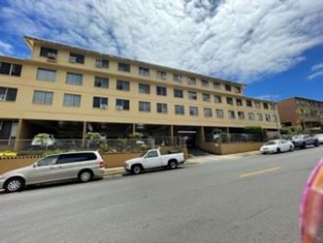 Building Photo - Available now! 2 bedroom/ 1 bathroom/ 1 c... Unit 303 Rental