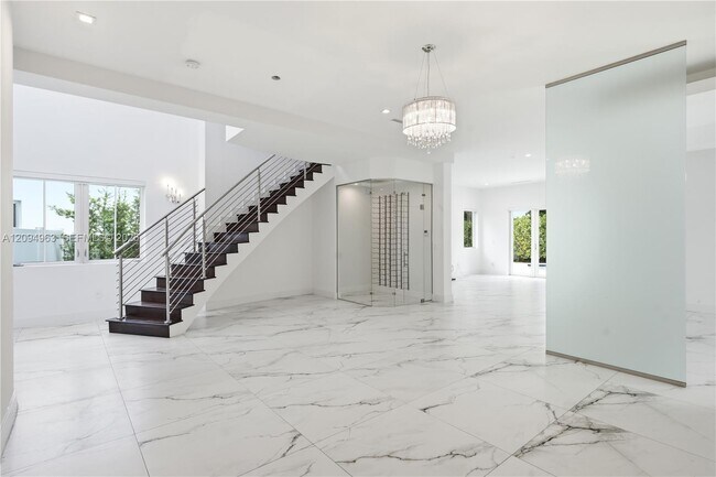 8221 NW 34th St