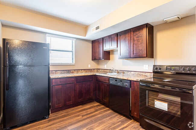 2BR, 1.5 BA - 1100 SF