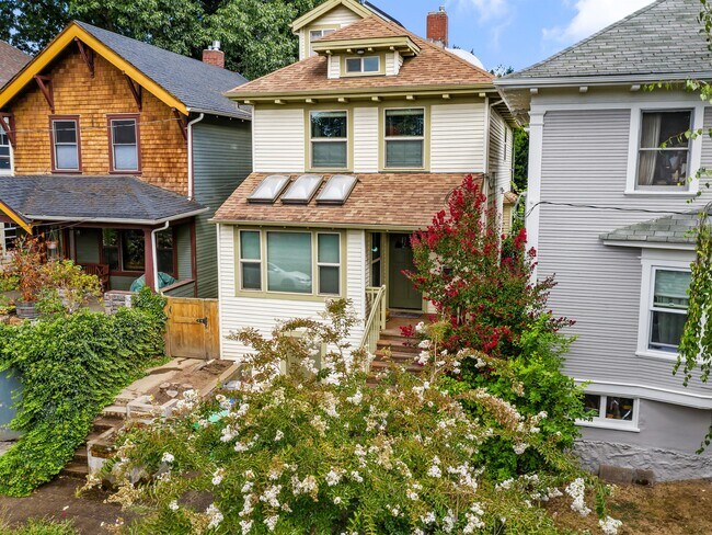 Photo - 630 SE 18th Ave