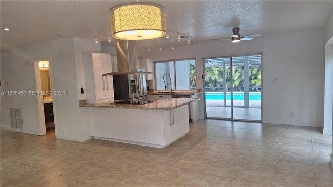 Photo - 1575 NE 38th St