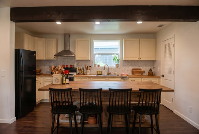 Photo - 2577 Beaumont St