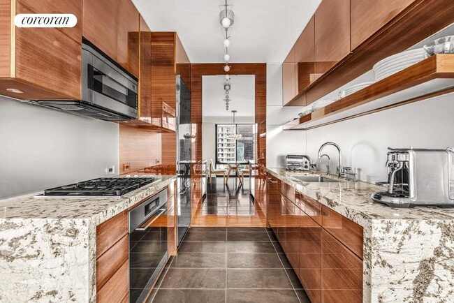 Photo - 200 E 61st St